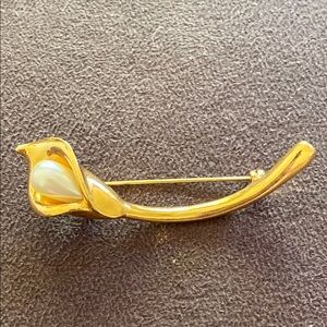 Vintage Gold Tone Calla Lily  Brooch with Pearl Accent
